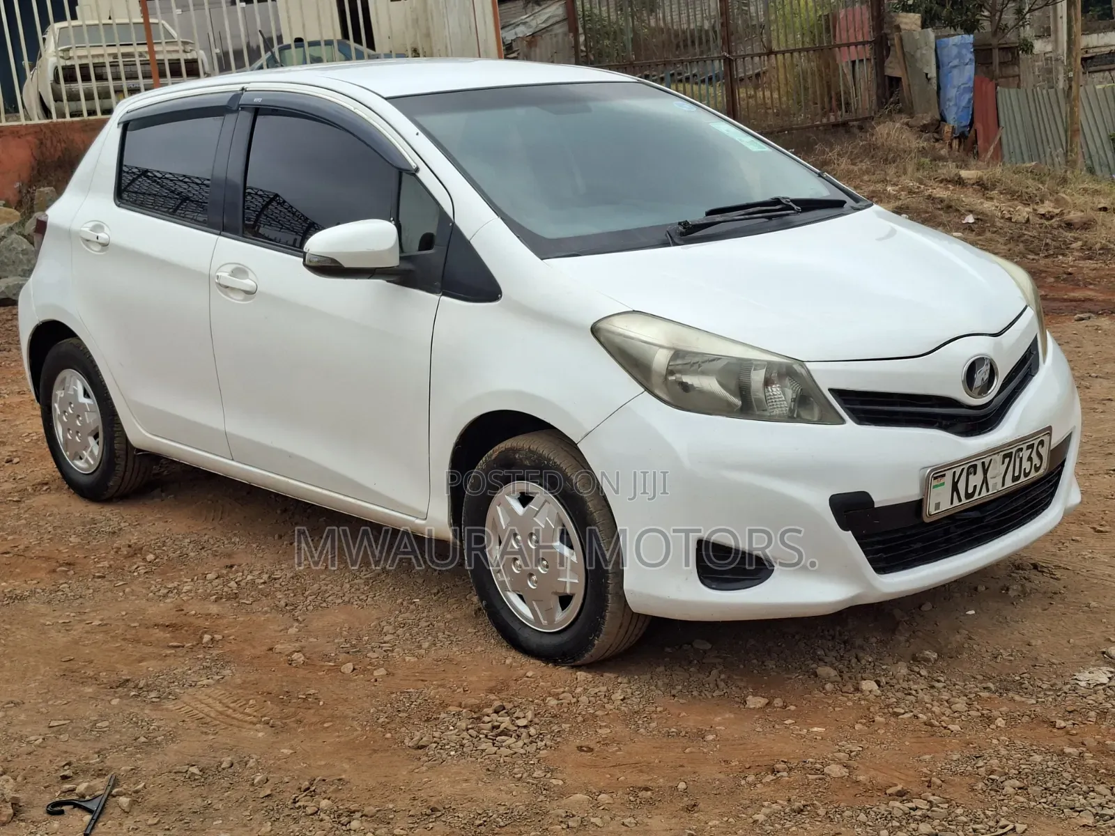 Toyota Vitz 1.3 FWD 5dr 2012 White