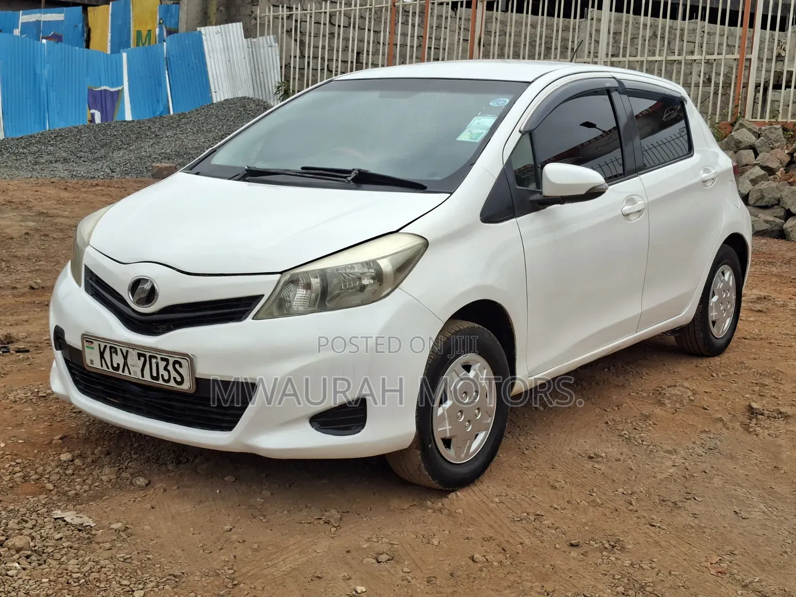 Toyota Vitz 1.3 FWD 5dr 2012 White