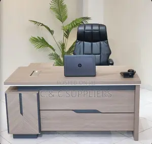 Director’s Desk – 1.8m