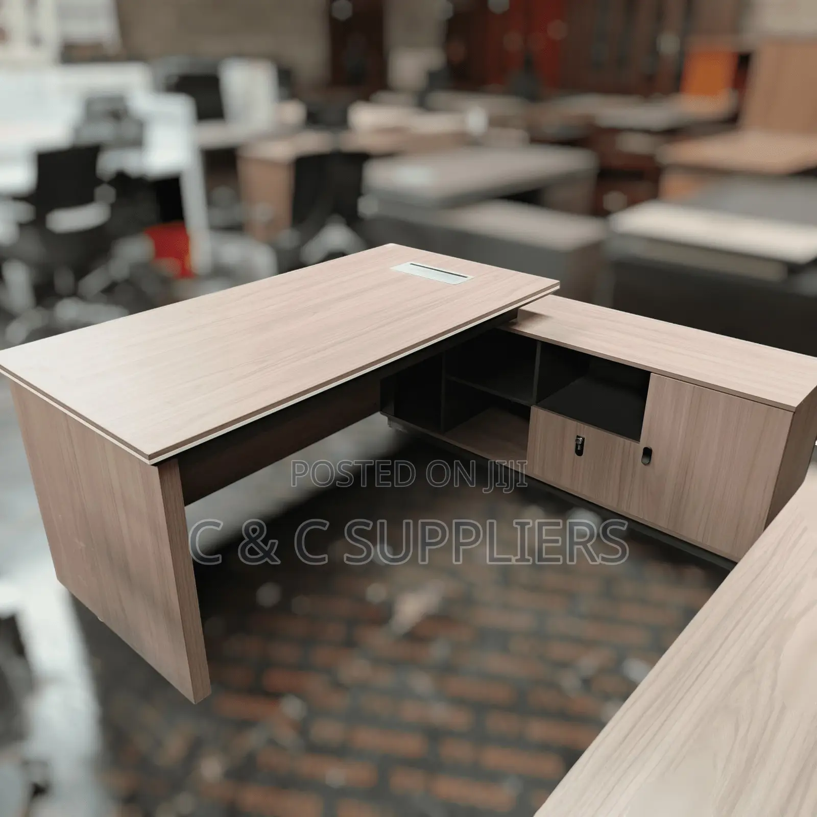 Director’s Desk – 1.8m