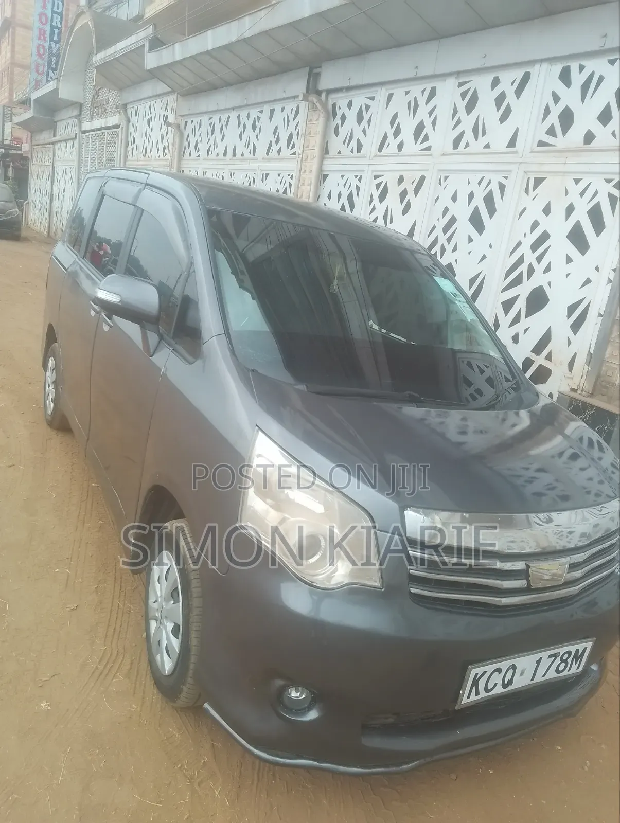 Toyota Noah 2011 Gray