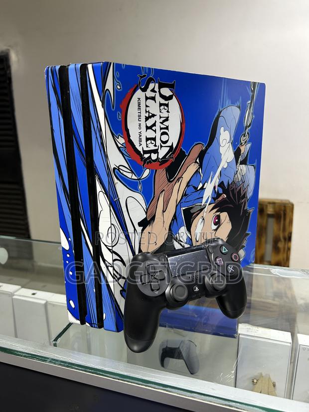 Playstation 4 Pro 1Tb + 1 Controller