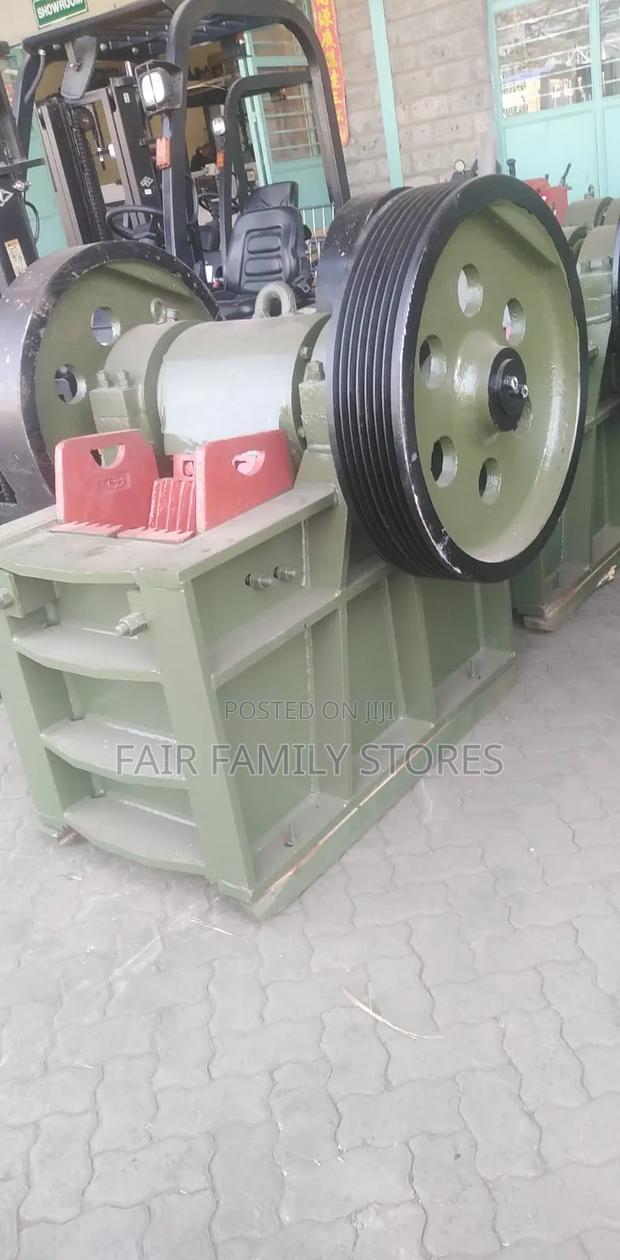 Heavy Duty Stone Crusher - thumbnail 2