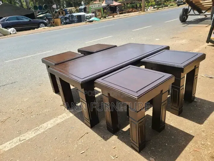 Coffee Table and 4 Stools