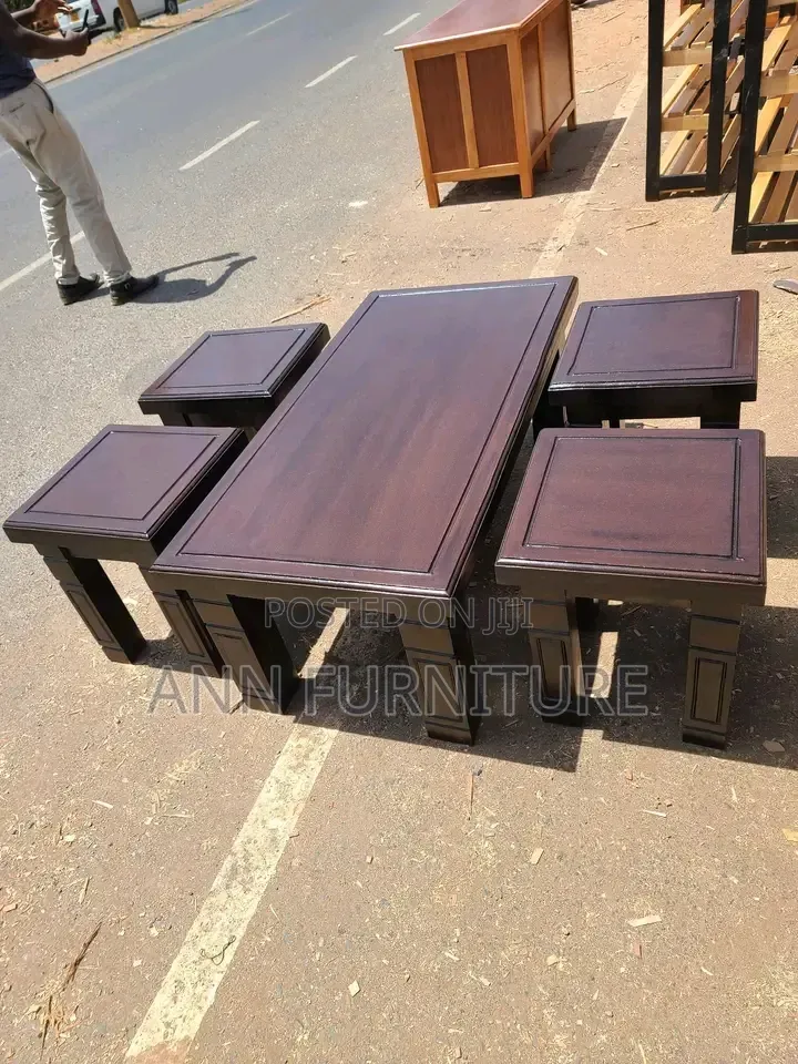 Coffee Table and 4 Stools