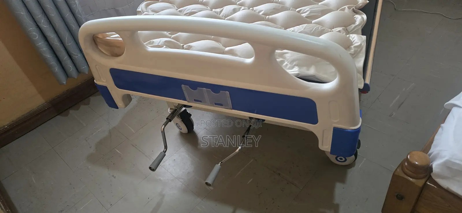 Double Crank Hospital Bed, Mattress and Ripple Mattress