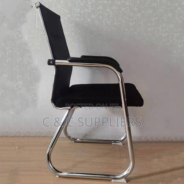 Mid Back Mesh Reception/Conference Chair. - thumbnail 3