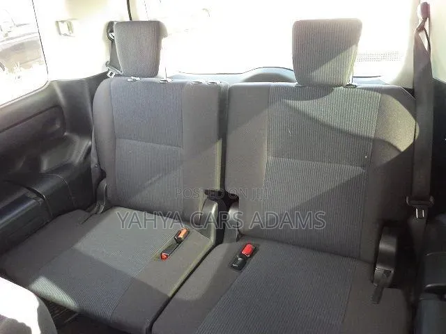 Toyota Voxy 2018 Silver