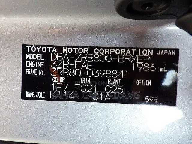 Toyota Voxy 2018 Silver
