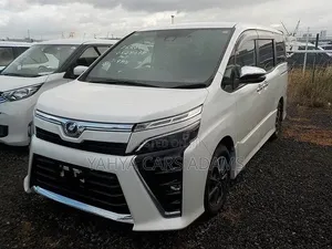 Toyota Voxy 2019 Pearl