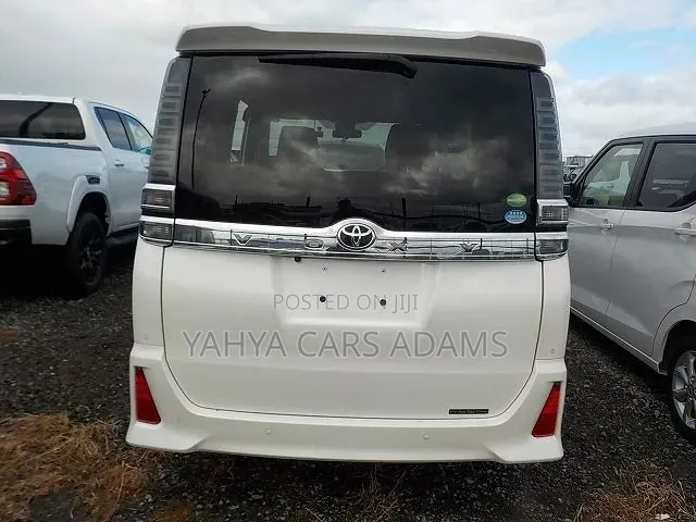 Toyota Voxy 2019 Pearl