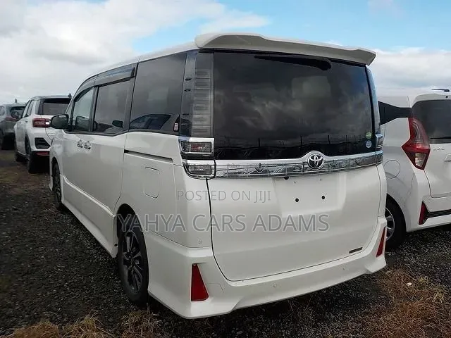 Toyota Voxy 2019 Pearl