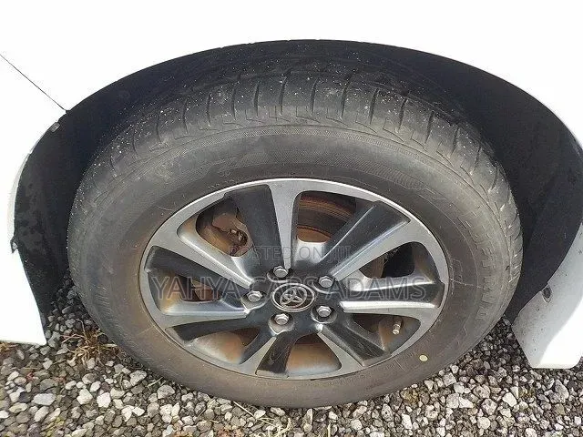 Toyota Voxy 2019 Pearl