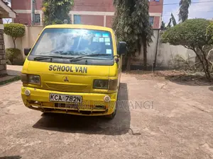 Mitsubishi L300 2007 Yellow