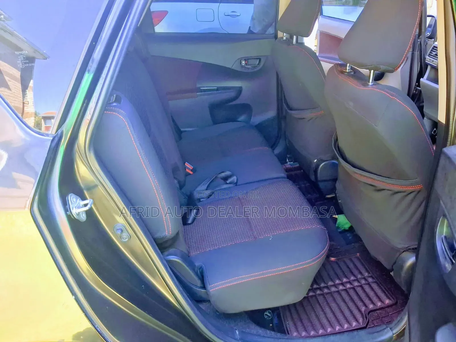 Toyota Ractis 1.3 FWD 2012 Black