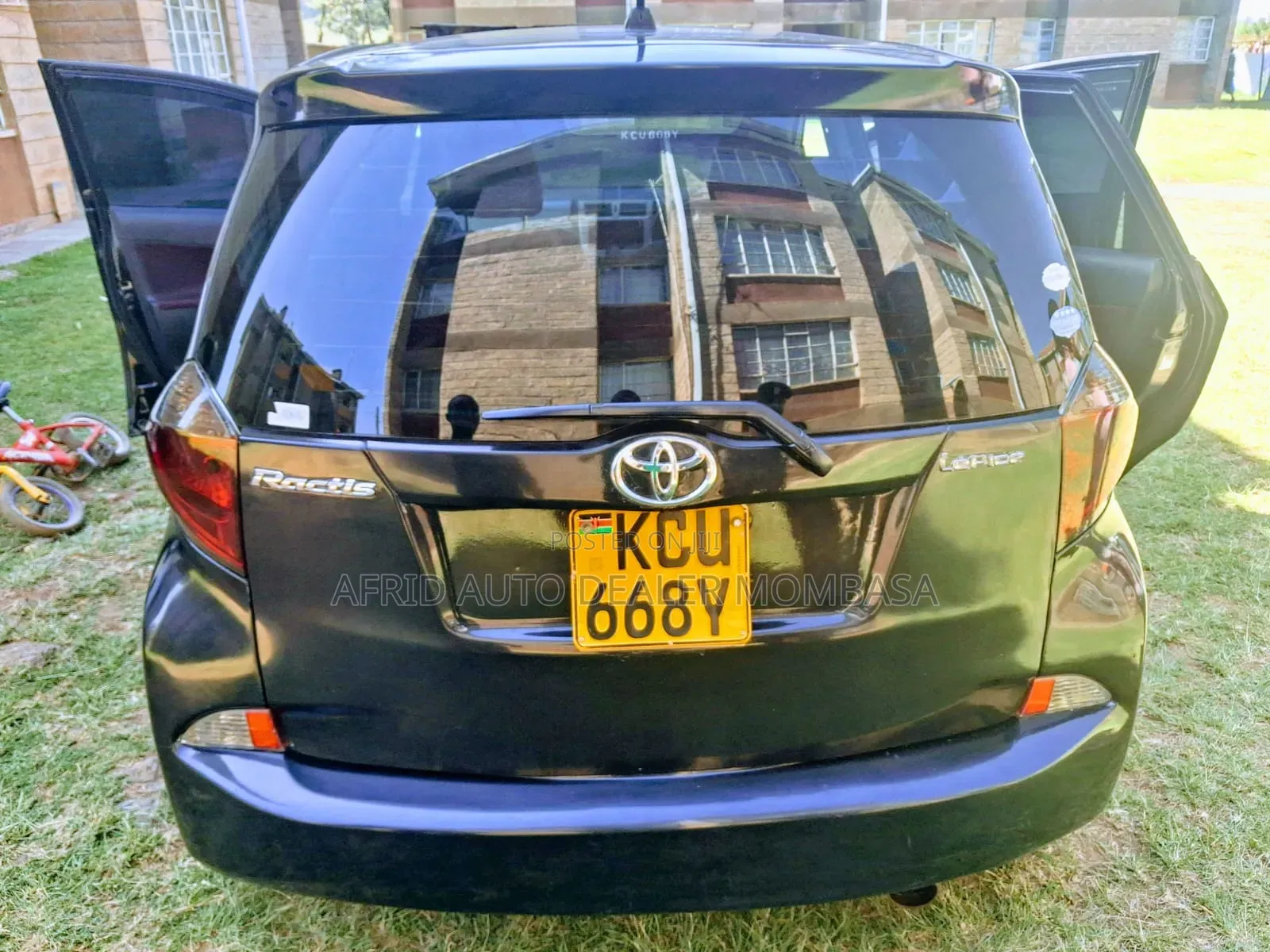Toyota Ractis 1.3 FWD 2012 Black