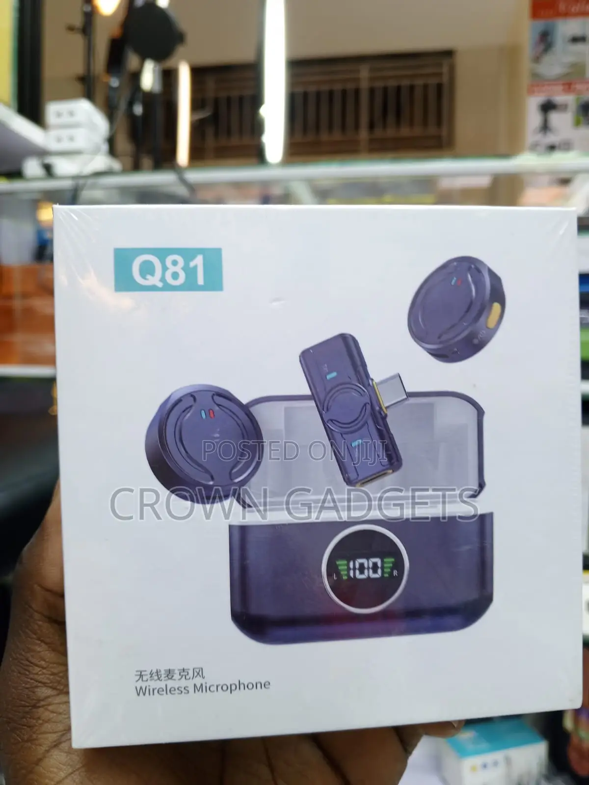 Q81 Magnetic Wireless Lavalier Mic With Digital Charging Case