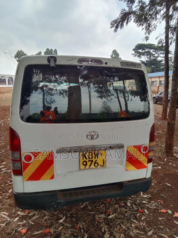 Toyota HiAce 2007 White