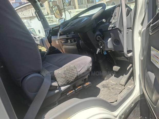 Isuzu Forward 2019 5tonnes - thumbnail 3