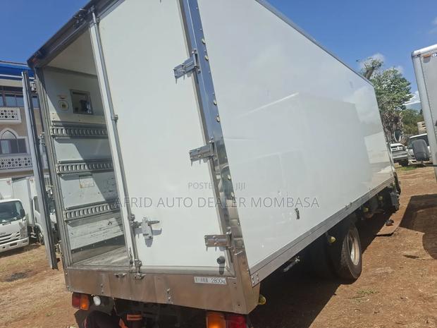 Isuzu Forward 2019 5tonnes - thumbnail 5