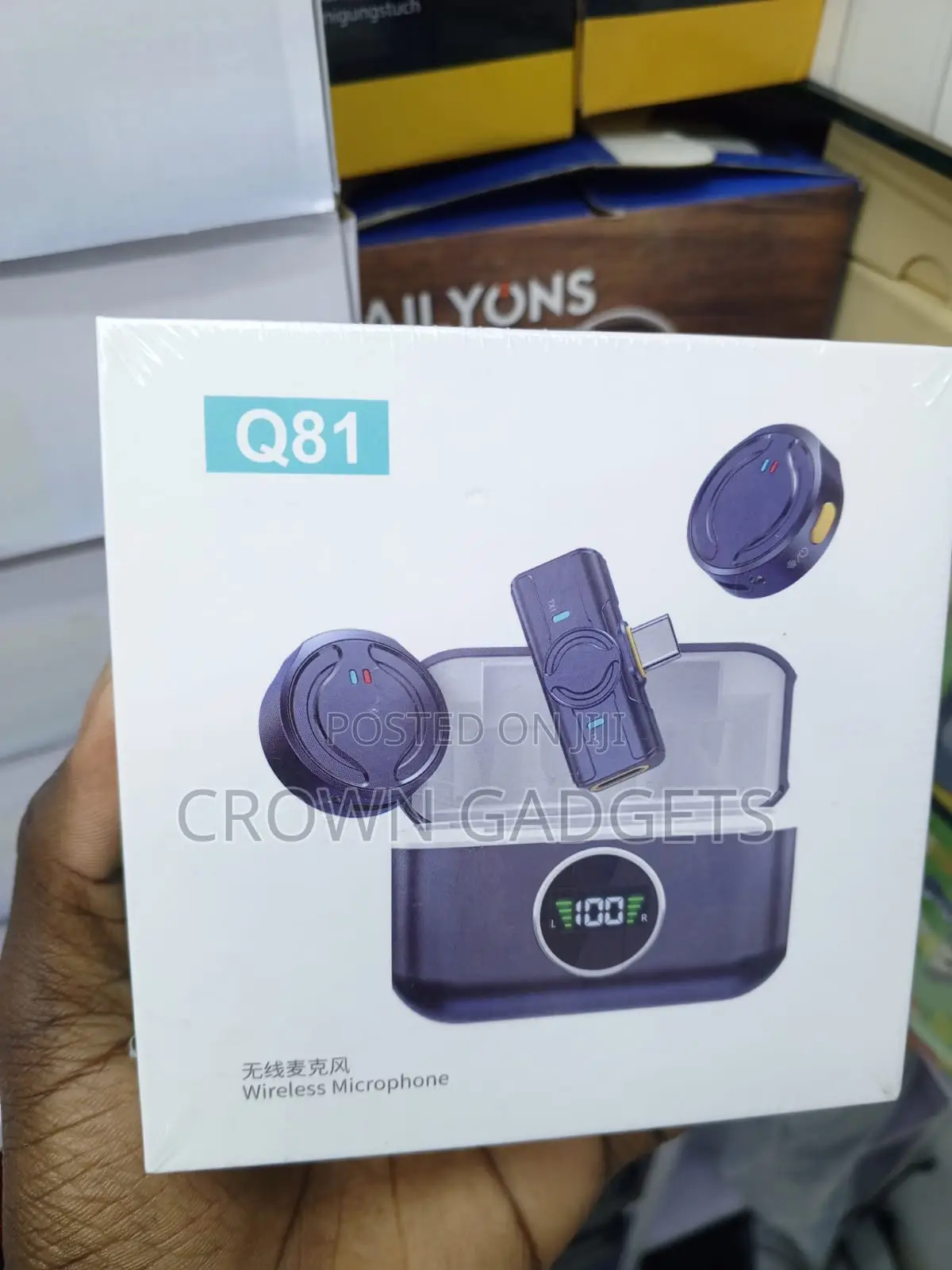 Q81 Wireless Microphone for iPhone Android With Charging Case