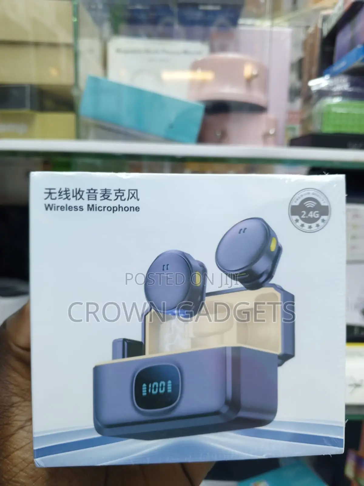 Q8 Dual Clip-on Wireless Mic With Battery Display Charging Case