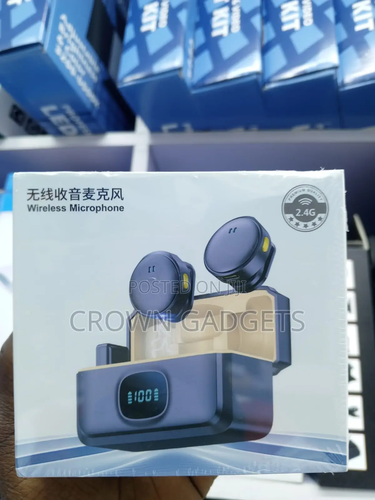 Q8 Dual Mini Wireless Lavalier Mic With Charging Case