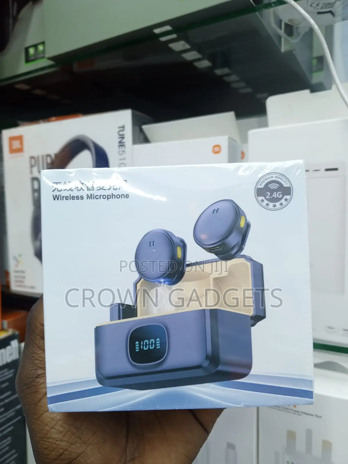 Q8 Wireless Lavalier Mic Set With 2 Mini Clip-on Transmitters