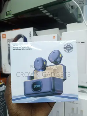 Q8 Wireless Lavalier Mic Set With 2 Mini Clip-on Transmitters