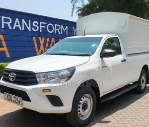 Toyota Hilux 2025 White