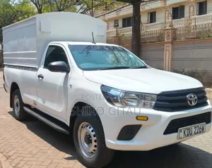 Toyota Hilux 2025 White