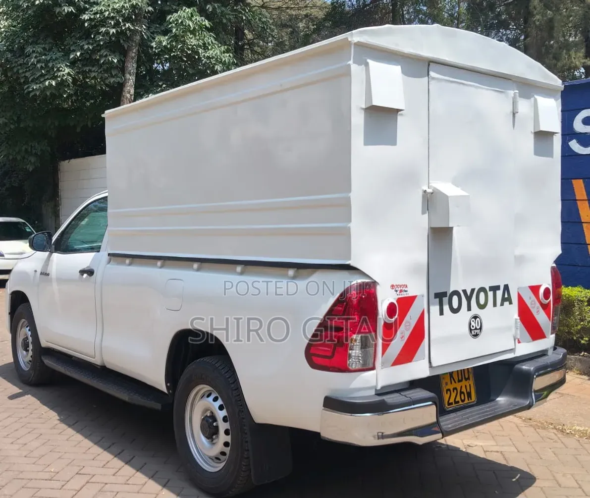 Toyota Hilux 2025 White