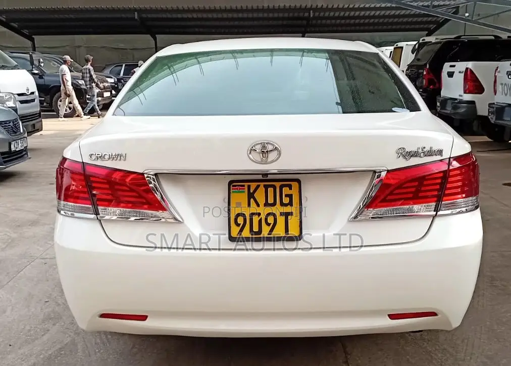 Toyota Crown 2014 Off white