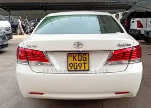 Toyota Crown 2014 Off white