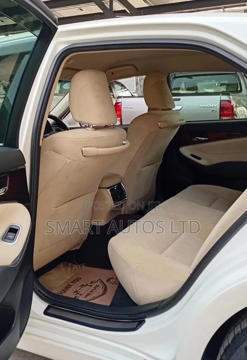 Toyota Crown 2014 Off white