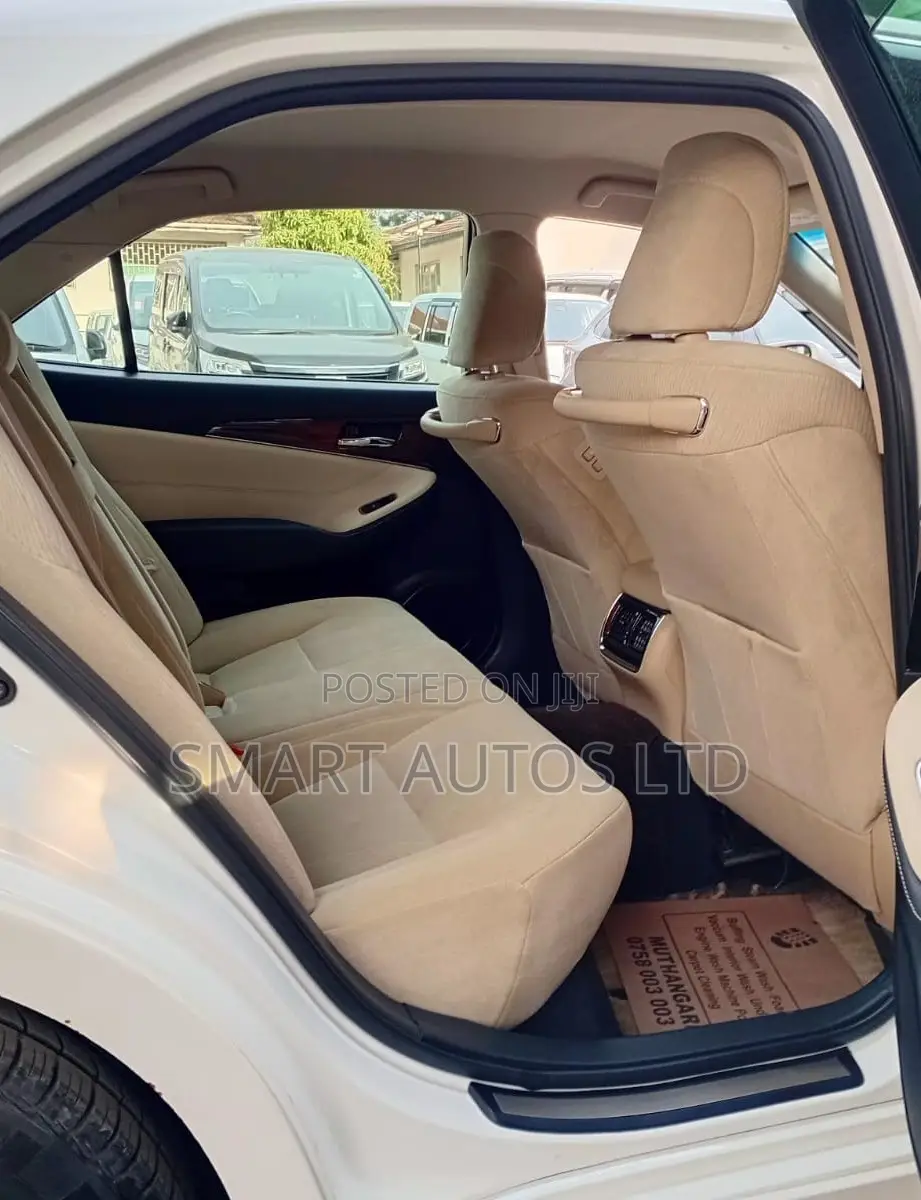 Toyota Crown 2014 Off white