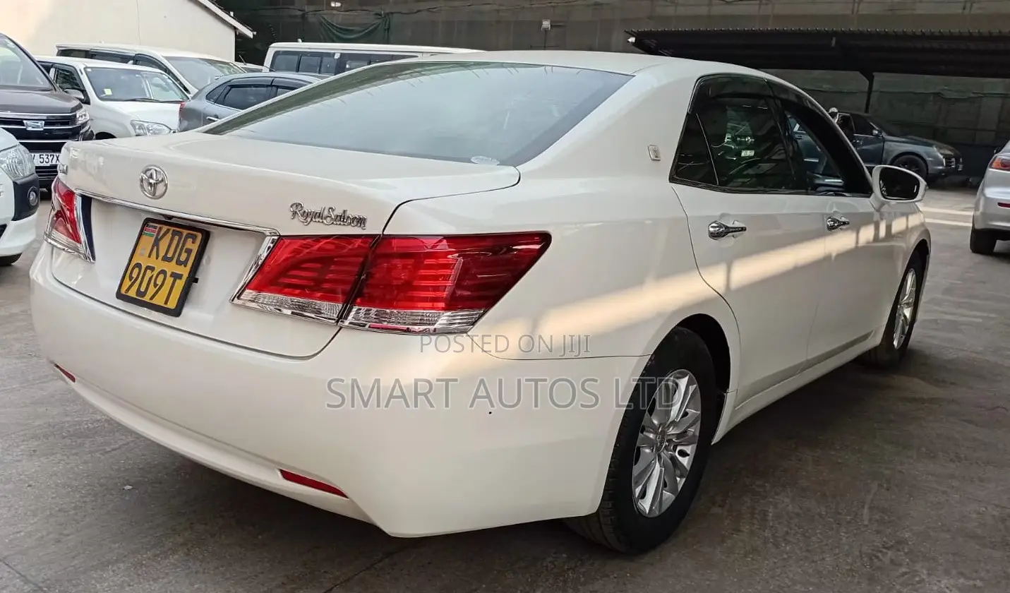 Toyota Crown 2014 Off white