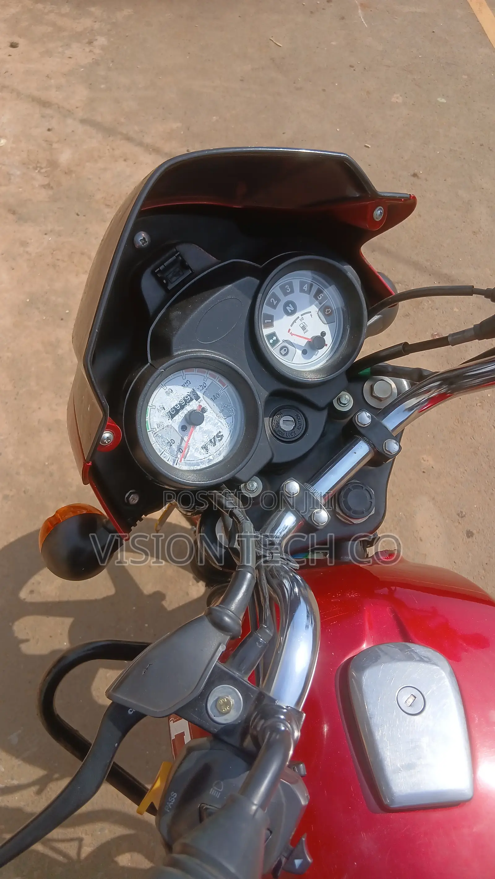 TVS HLX 125 2025 Red