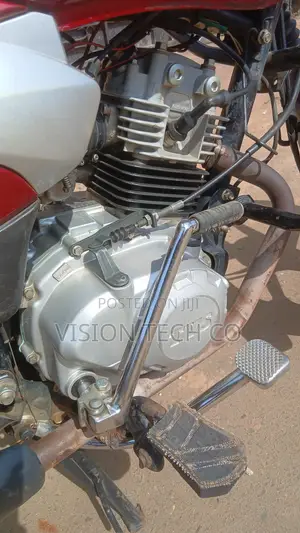 TVS HLX 125 2025 Red