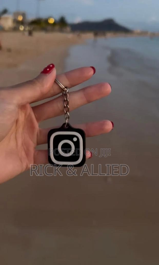 Instagram, Tiktok, Facebook, LinkedIn Custom NFC Keychains