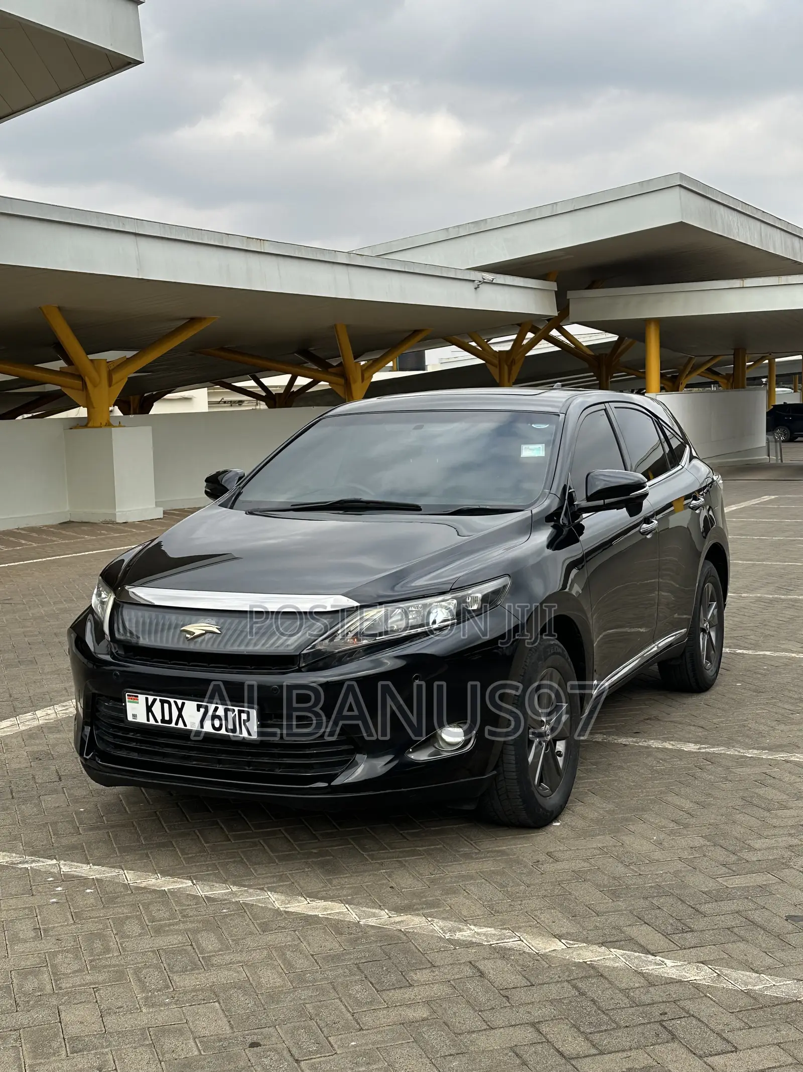 Toyota Harrier 2.0 2015 Black