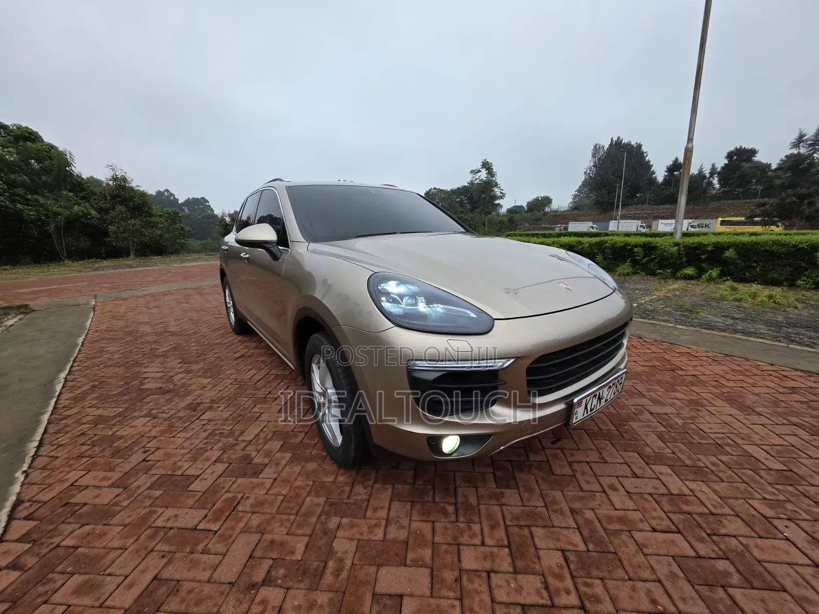 Porsche Cayenne S AWD 2016 Gold