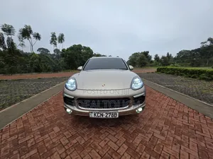 Porsche Cayenne S AWD 2016 Gold