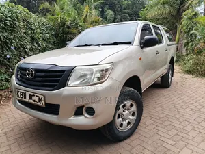 Toyota Hilux 2014 Gray
