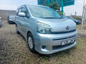 Toyota Voxy 2014 Silver