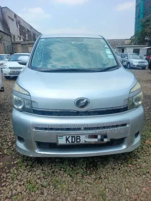 Toyota Voxy 2014 Silver