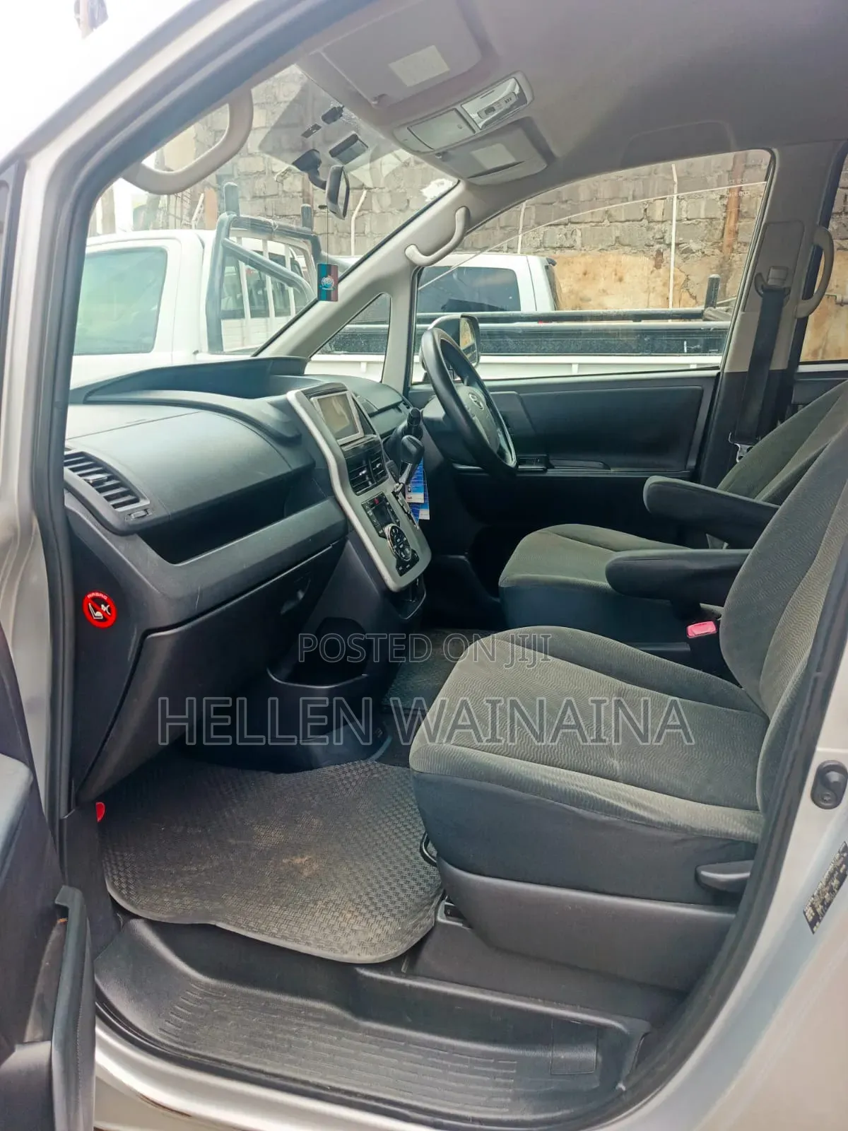 Toyota Voxy 2014 Silver