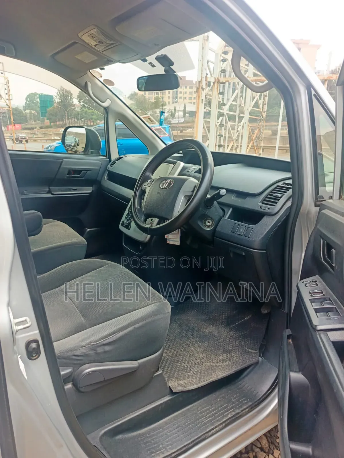 Toyota Voxy 2014 Silver