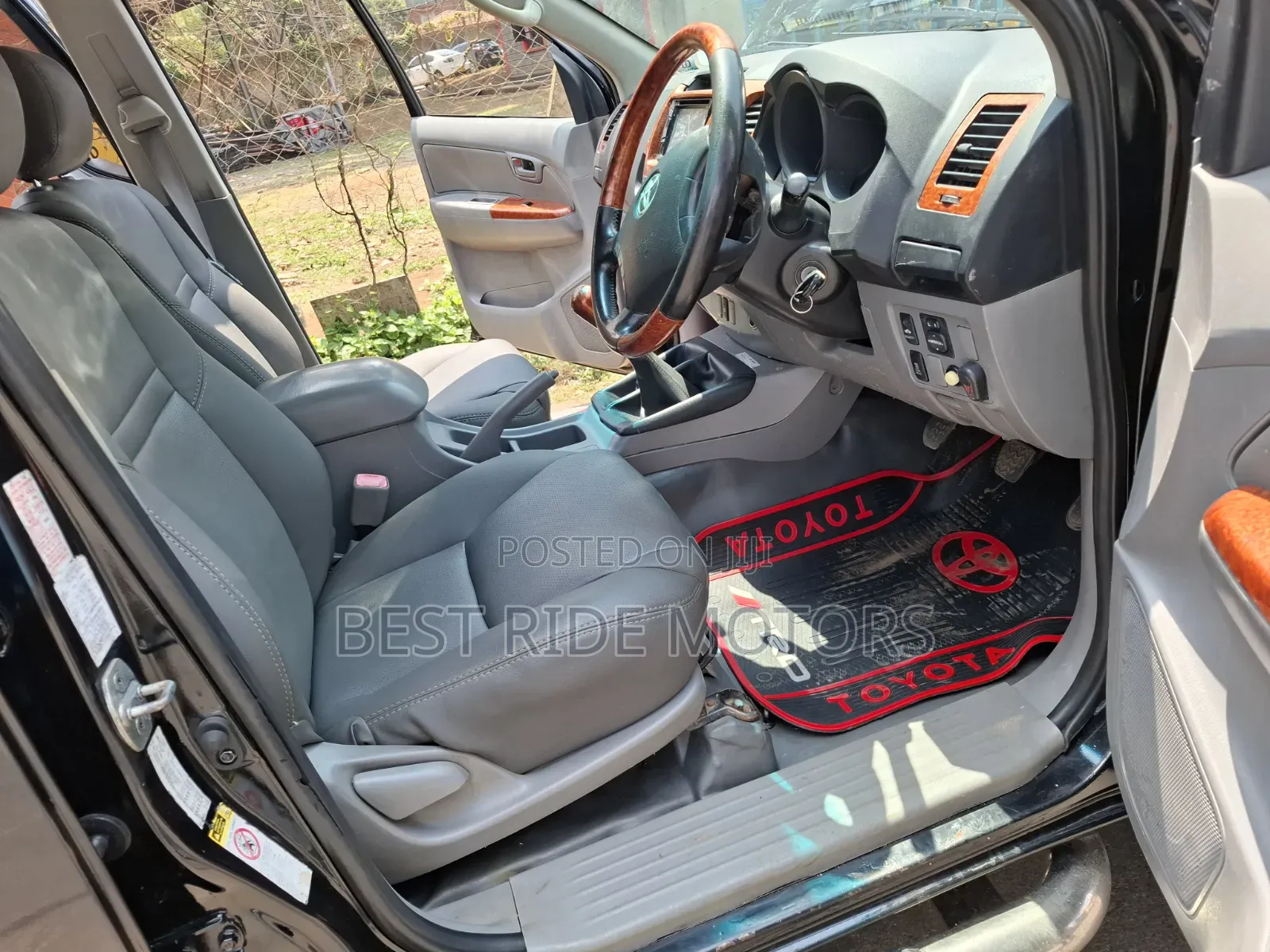 Toyota Hilux 2011 Black