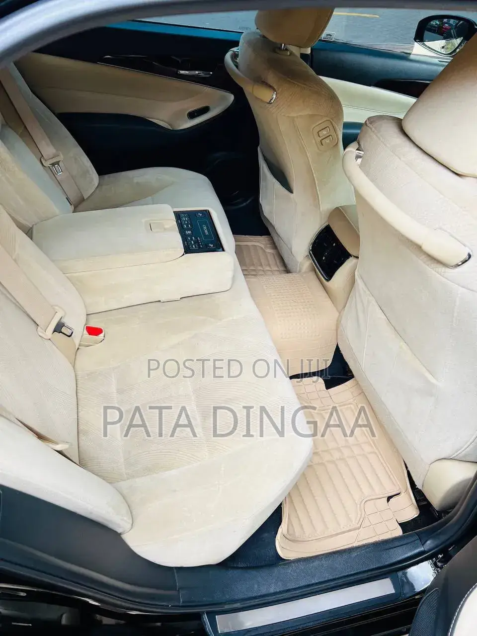 Toyota Crown 2016 Black
